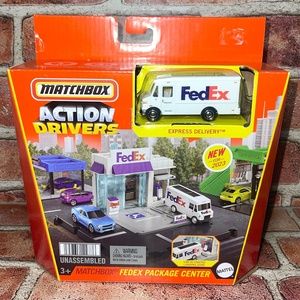 New Matchbox 2023 Action Drivers FedEx Package Center with Express Delivery Van